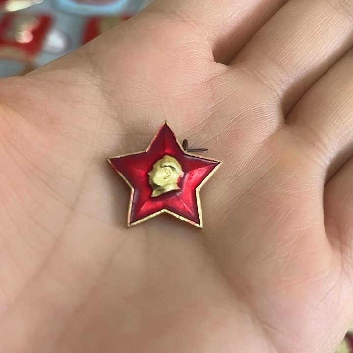 ****湖红色像章收藏像章