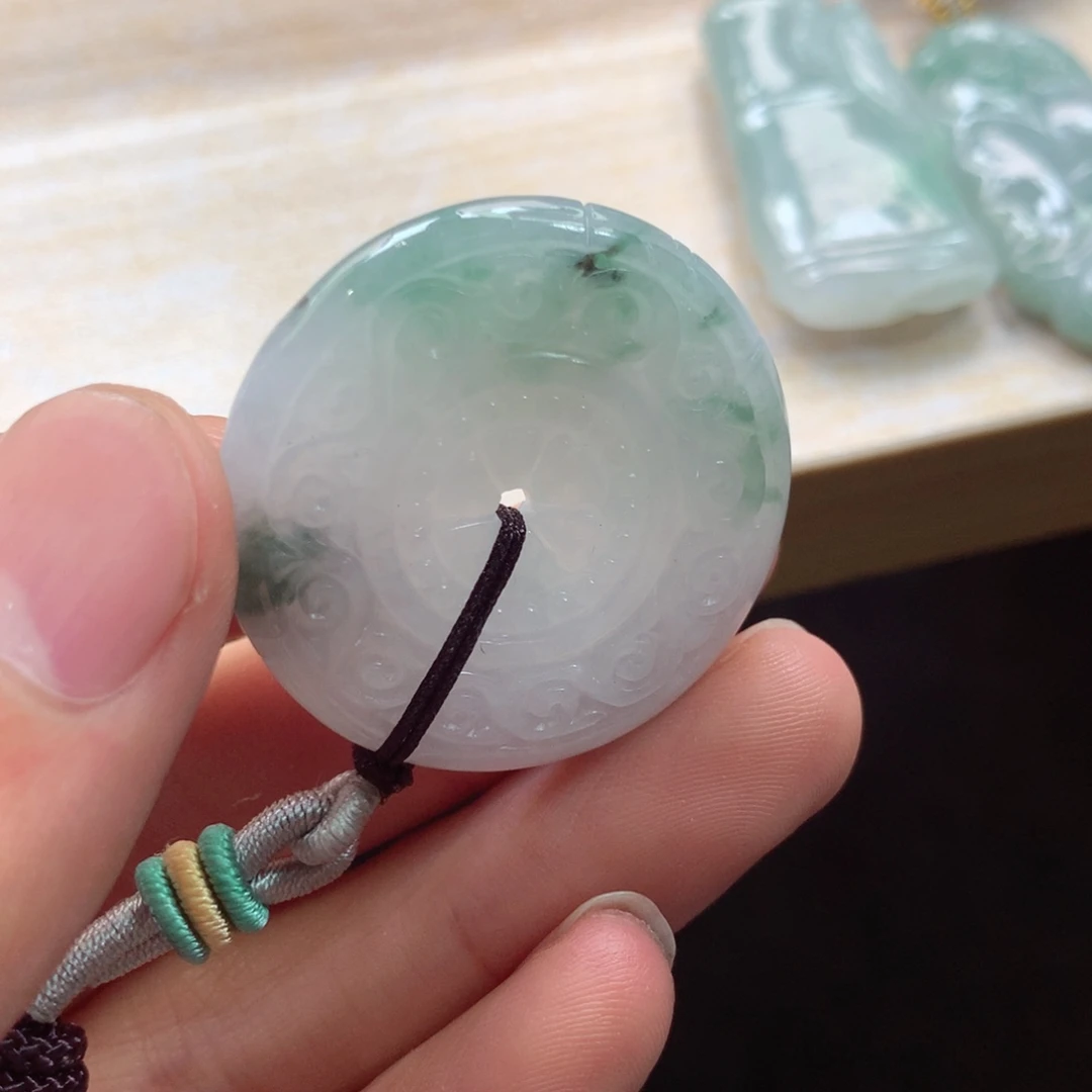 翡翠未镶嵌颈饰吊坠