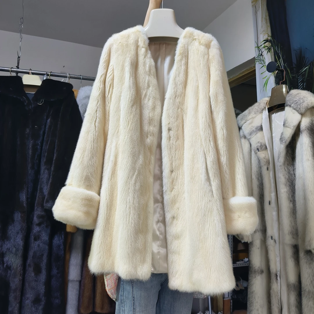 貂皮大衣女珍珠色短款挽袖款 胸围105 衣长82