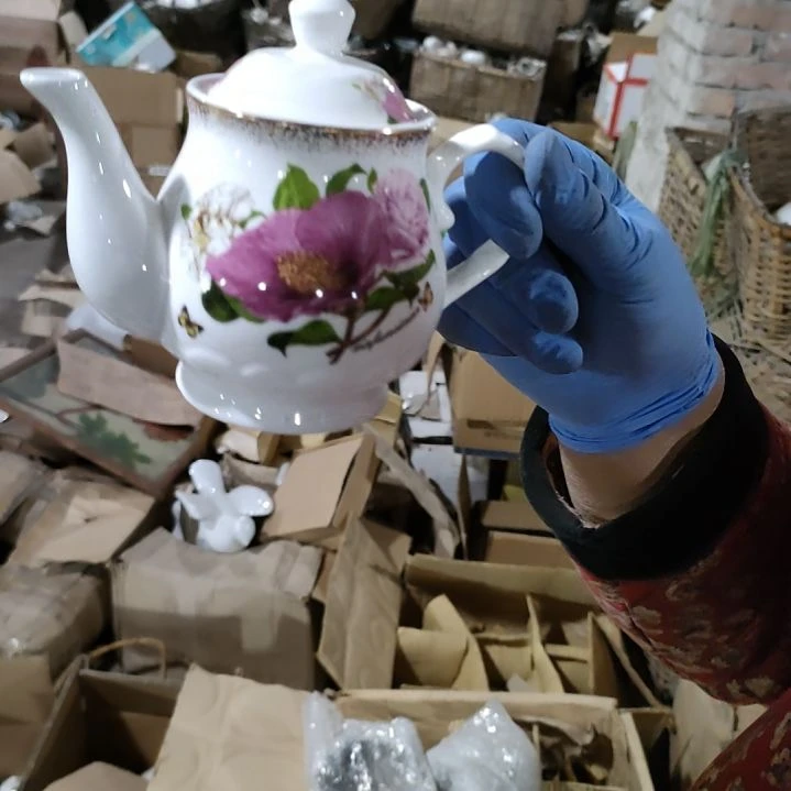 摆件盘子碗茶壶啥都有