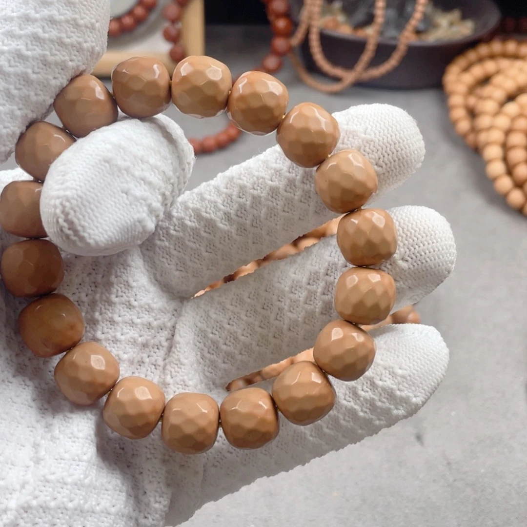 猴头核桃手串钻石面，泛油