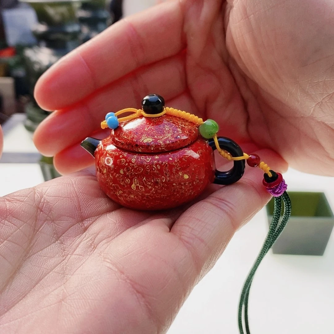 和****店大漆红色把把壶挂件