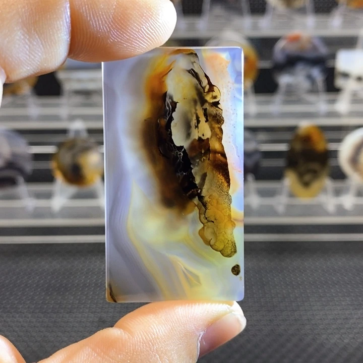 玛瑙/玉髓颈饰未镶嵌路*峰