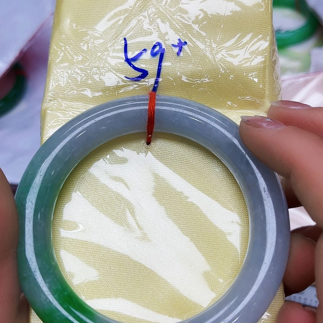 翡翠手镯未镶嵌手镯