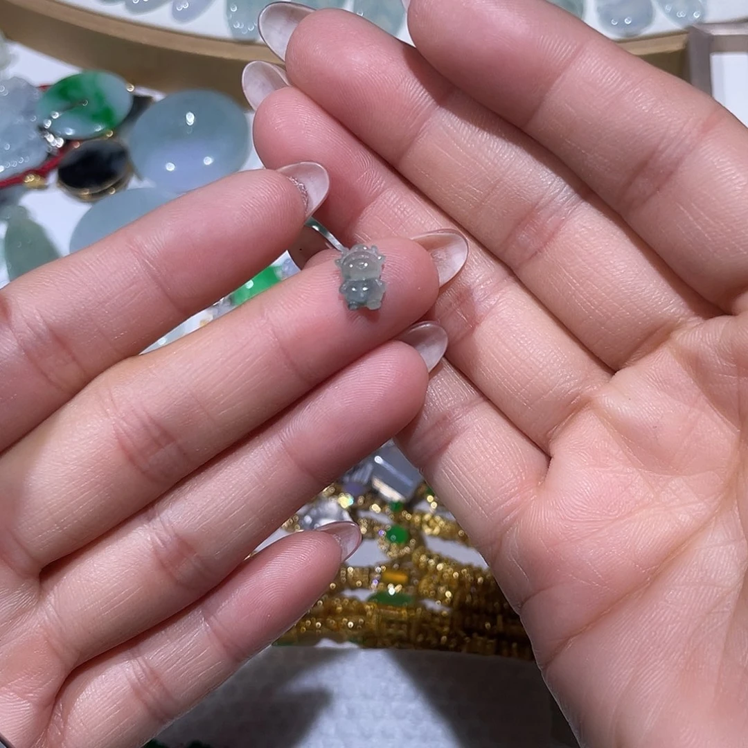 翡翠未镶嵌吊坠(不含链)牛