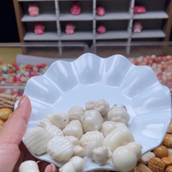白玉菩提吊坠B/15-20mm象牙果白5+1瑕
