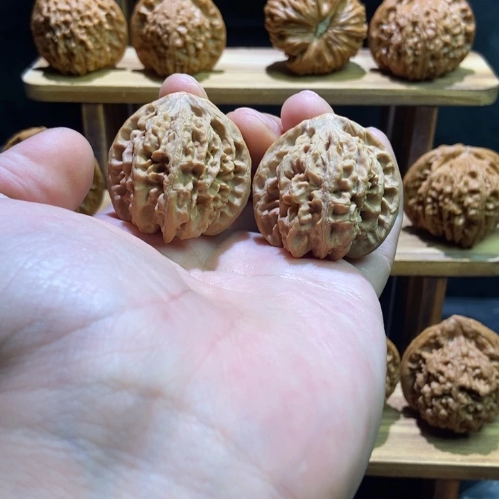 文玩核桃吊坠马蹄37原树微修尖