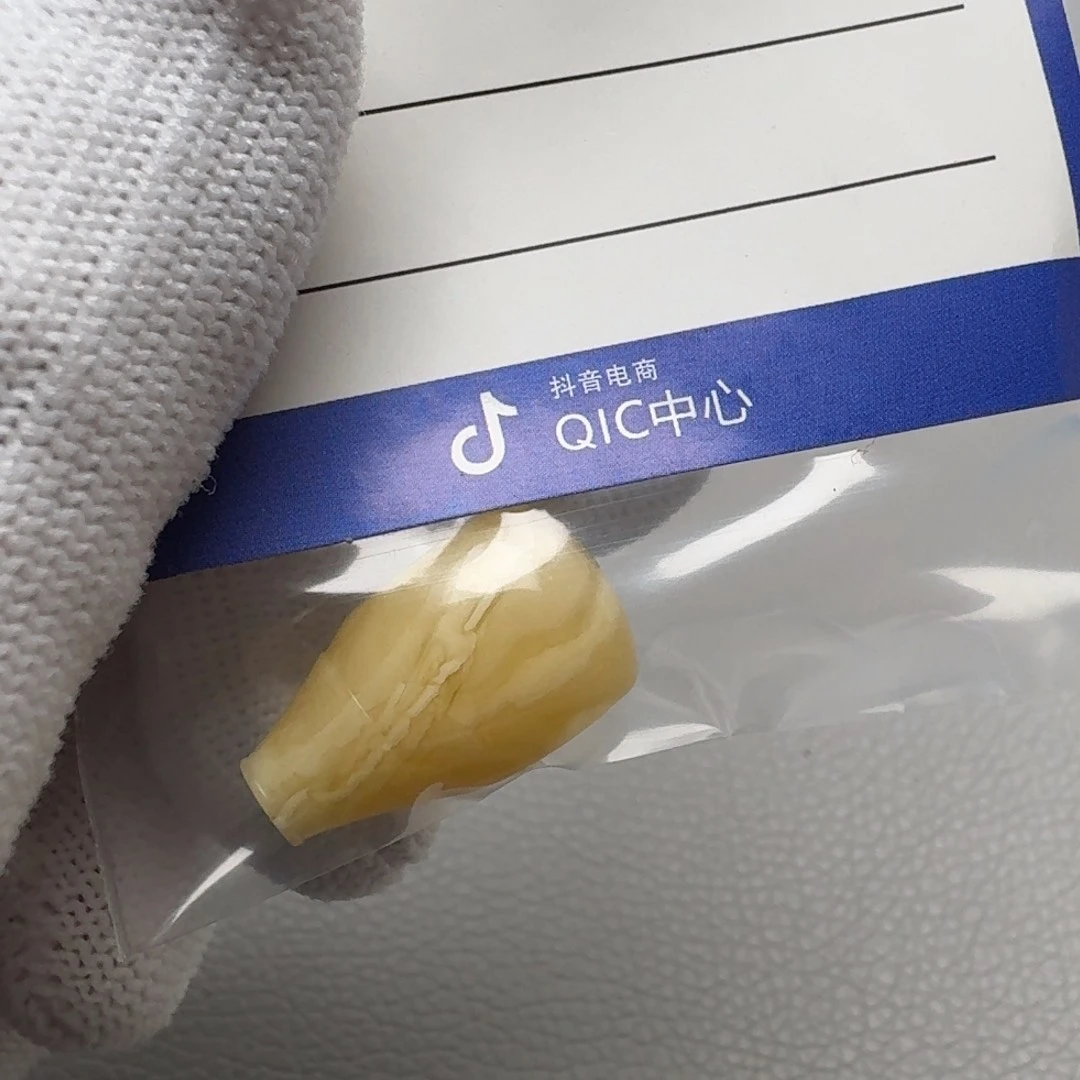 琥珀裸石未镶嵌董***﹏