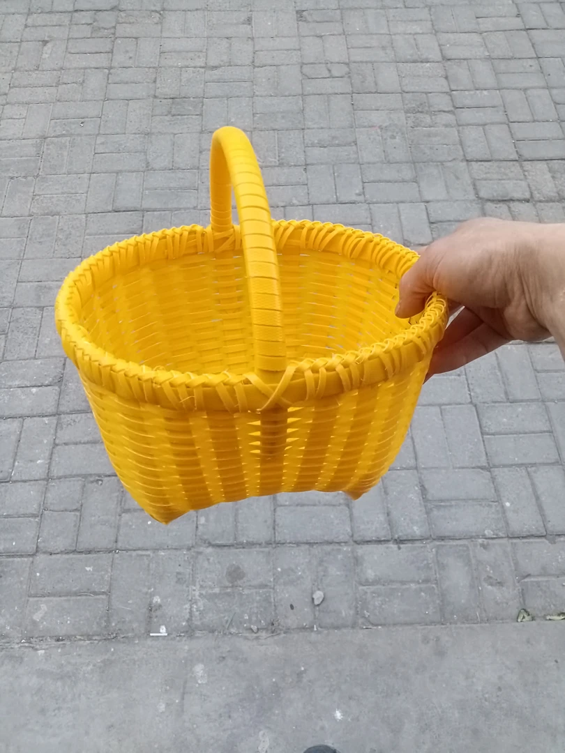 黄色塑钢带编织买菜篮手提购物篮户外野餐编织篮洗浴用品提篮小篮