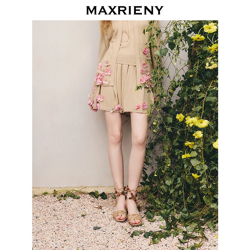【商场同款】MAXRIENY松弛度假风散摆半裙立体花朵小众设计短裙秋