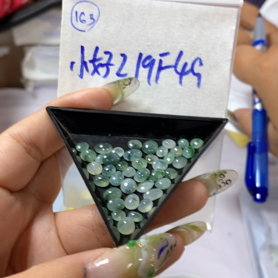 定制翡翠未镶嵌小***才不