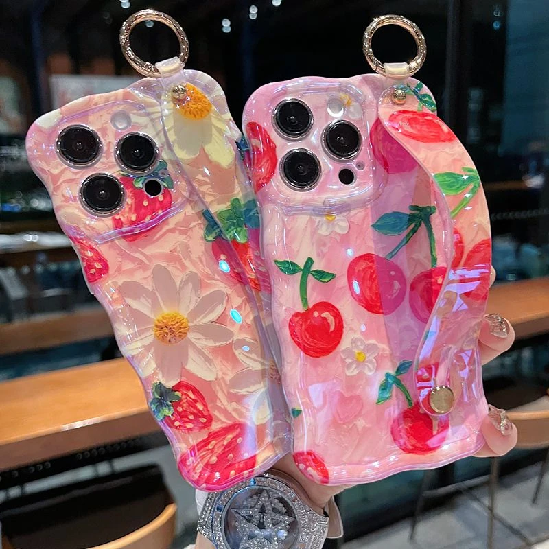 适用苹果系列iPhone16新款手机壳个性草莓精孔镜头扭扭边保护套