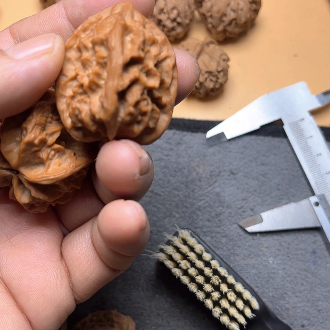 文玩核桃吊坠龙骨