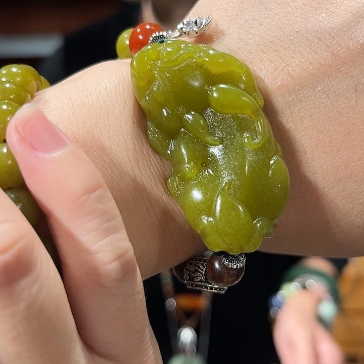 颈饰未镶嵌和田玉（糖玉）