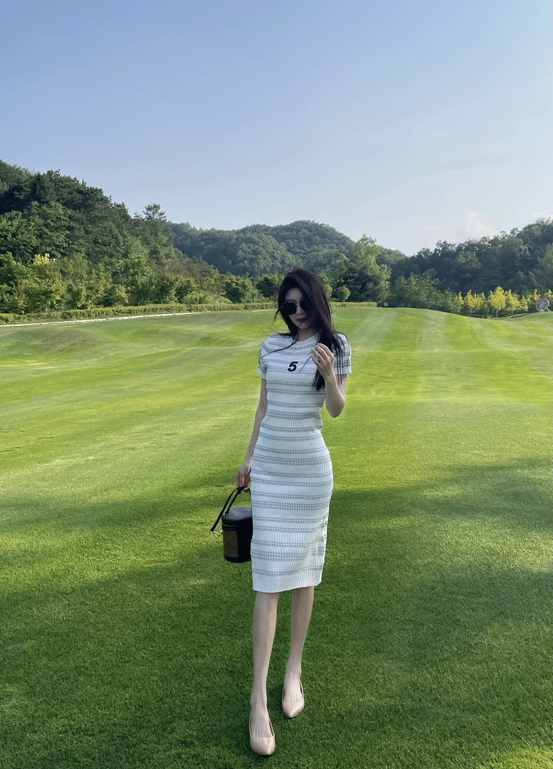 长款温柔针织夏季连衣裙优雅气质显瘦白色时尚修身包臀收腰性感
