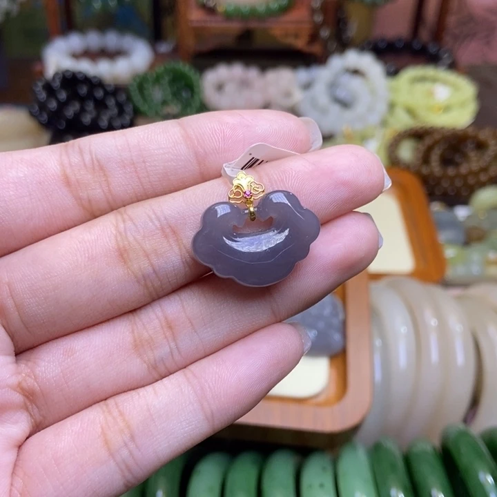 和田玉未镶嵌颈饰烟紫金镶锁