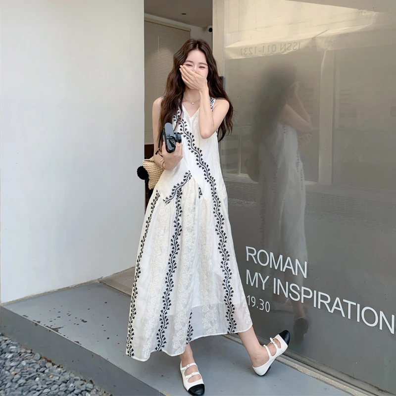 法式重工刺绣蕾丝连衣裙2025夏季新款氛围感气质显瘦过膝长款裙子