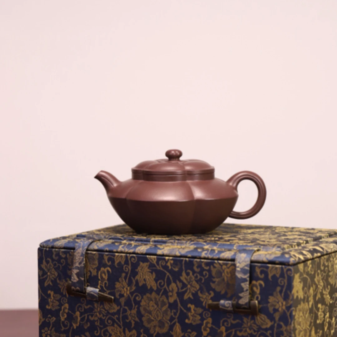 合梅，工艺美术师周玉奇，原矿底槽清，手工精制，容量200cc