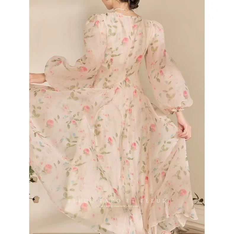 新款气质长裙高级雪纺材质显瘦碎花收腰设计优雅文艺风格中长款