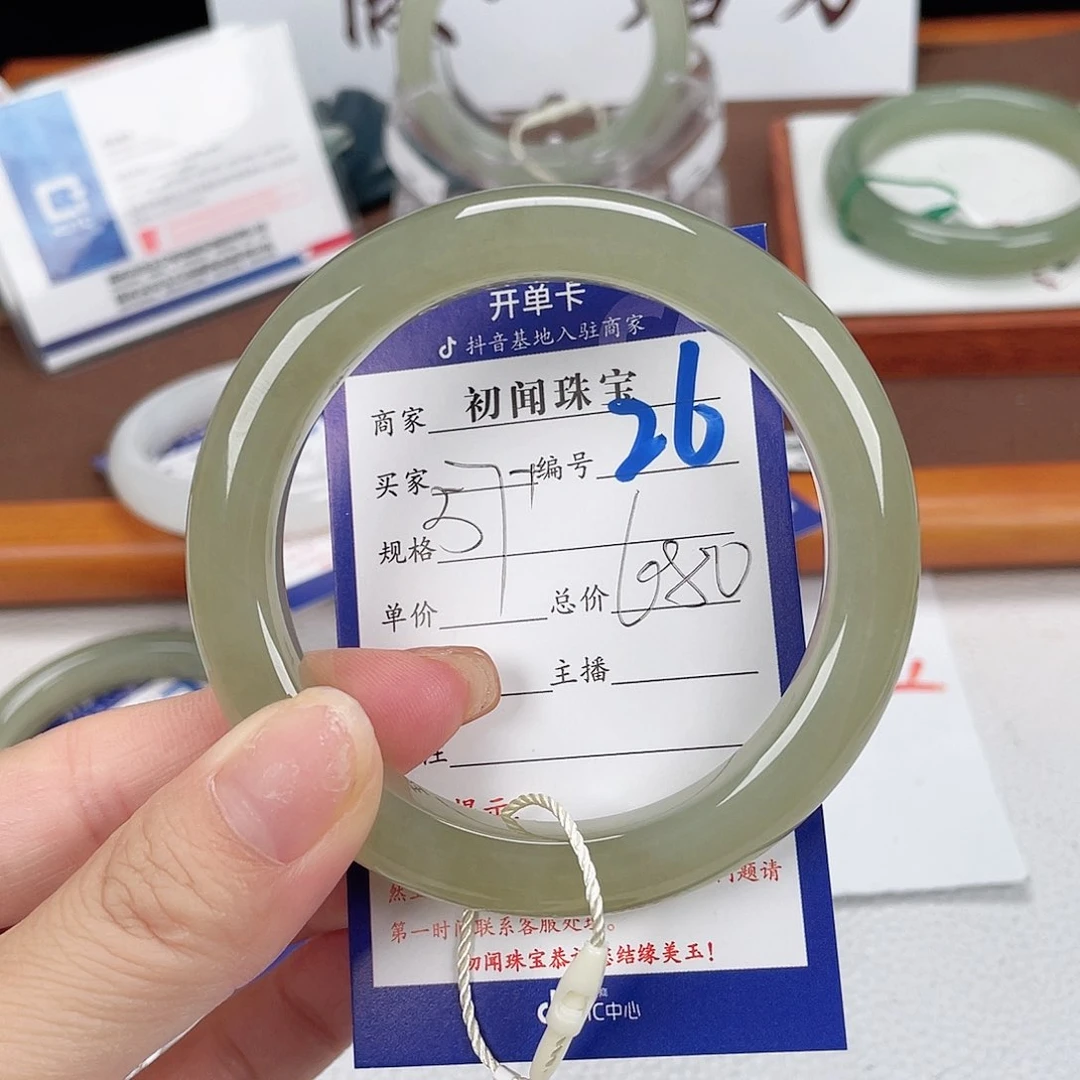 和田玉手镯未镶嵌