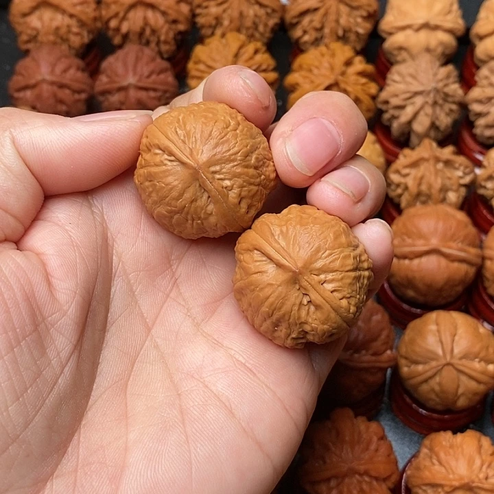 文玩核桃吊坠麒麟纹元宝