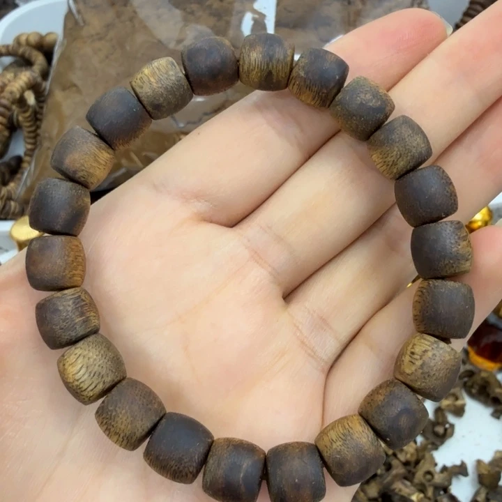 沉香手串莺歌绿鼓珠卡十单圈高油