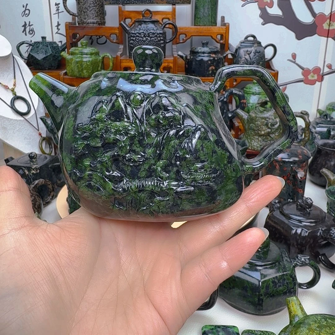 君***早蛇纹石玉未镶嵌摆件