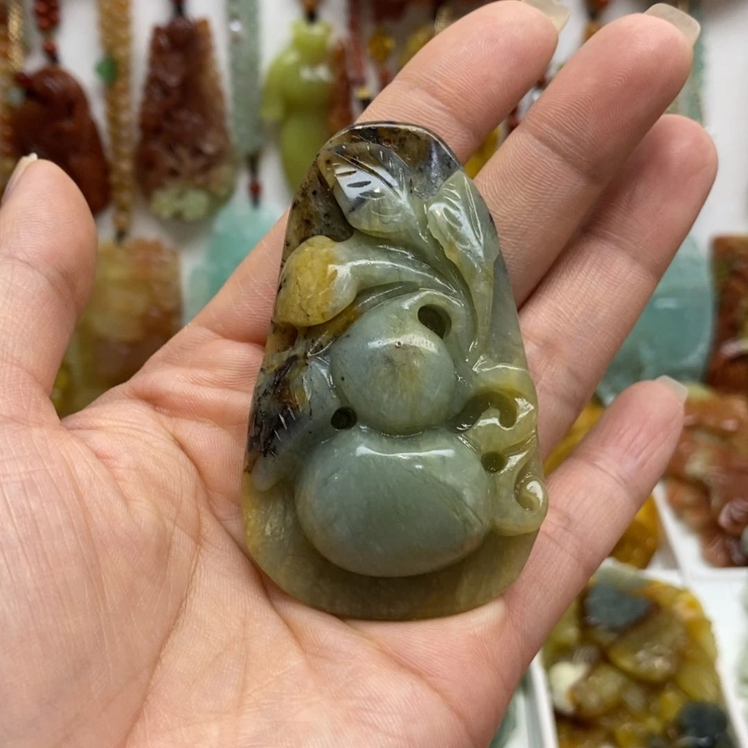 蛇纹石玉未镶嵌颈饰
