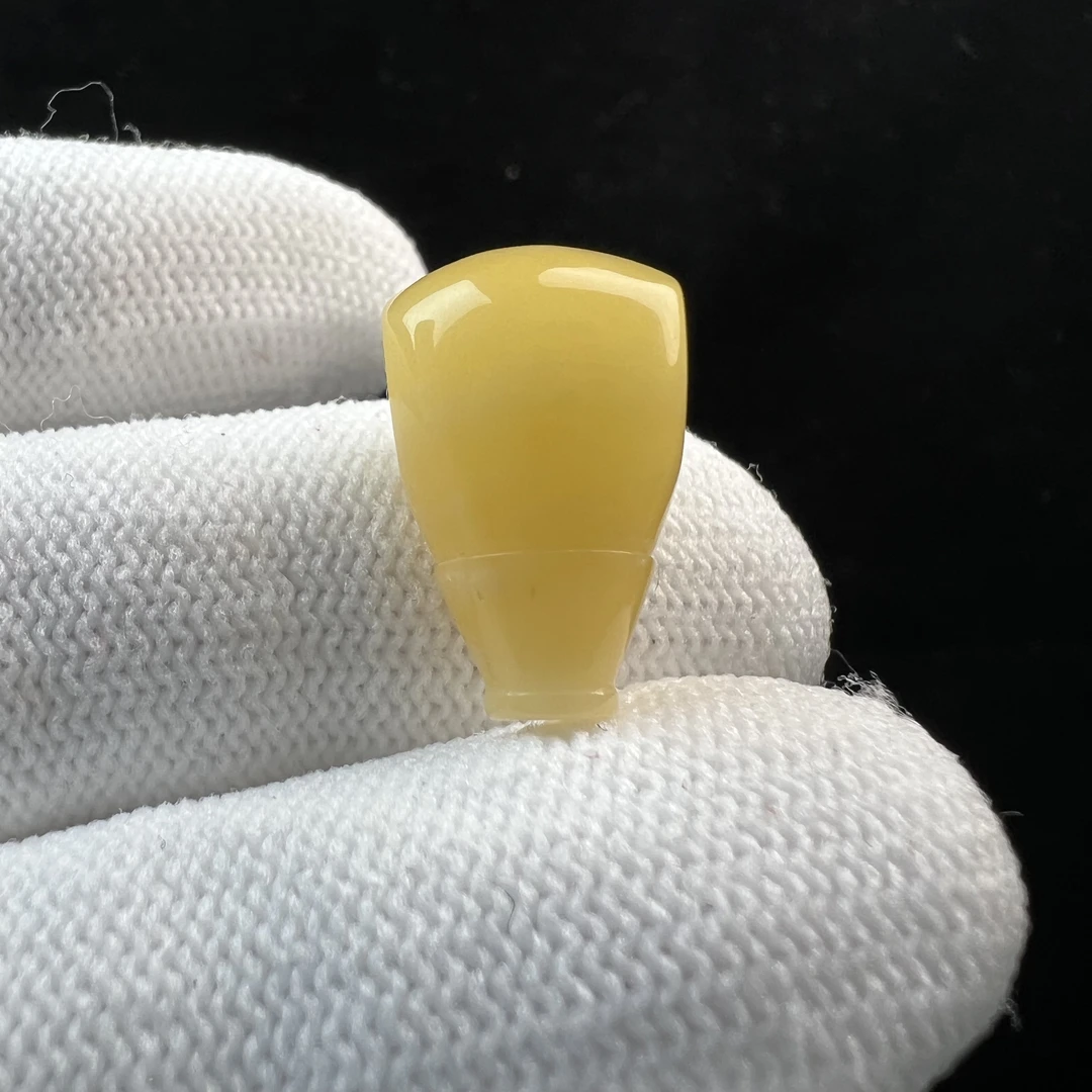 Y9687天然原矿蜜蜡 鸡油黄三通 12*19mm1.3g支持复检
