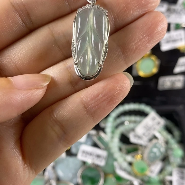珍***珠颈饰未镶嵌翡翠颈饰未镶嵌翡翠