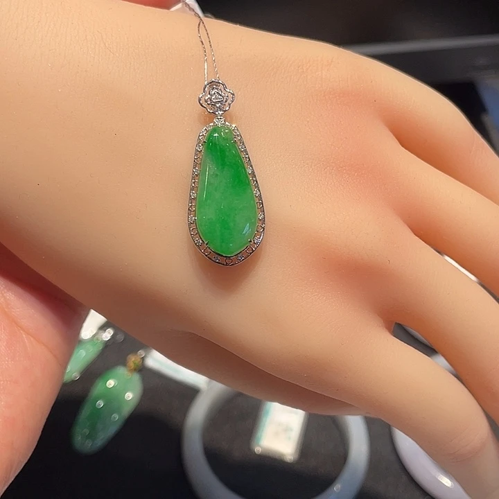 翡翠18K金镶嵌颈饰翡翠挂件