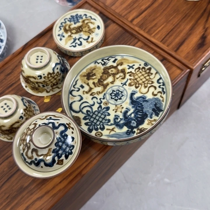 杯釉里金狮子5件套景德镇