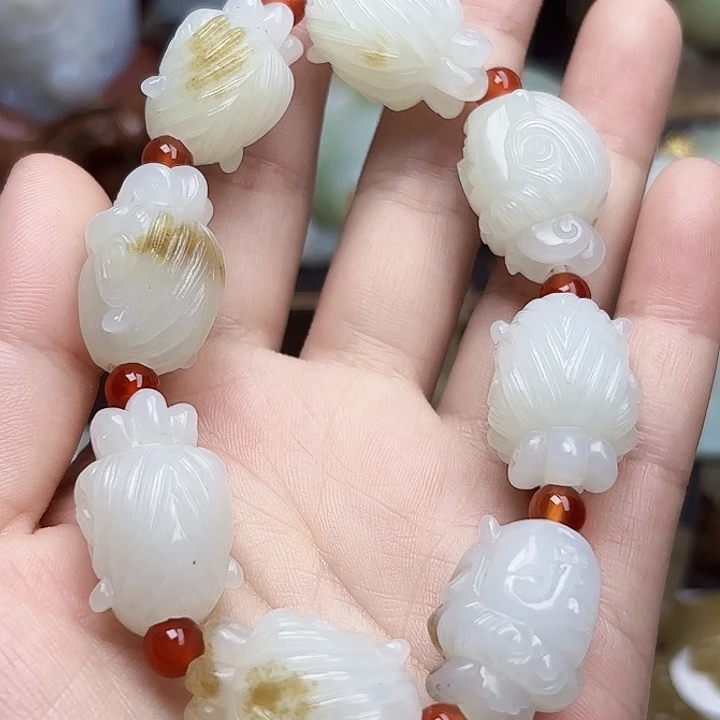 和田玉（糖玉）颈饰未镶嵌