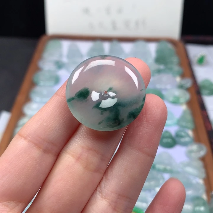 颈饰未镶嵌翡翠冰种飘花平安扣