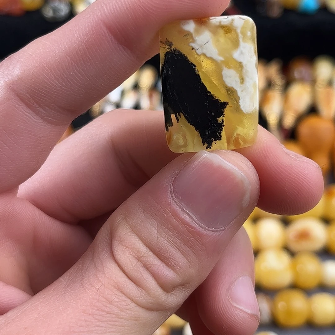 蜜蜡未镶嵌珠宝奇石