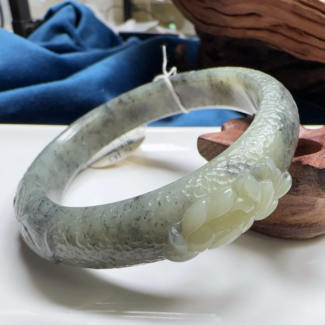 【伟伟鉴定】和田玉 青花 雕刻 莲花 正圈镯子57 12/8（窄）气质复古