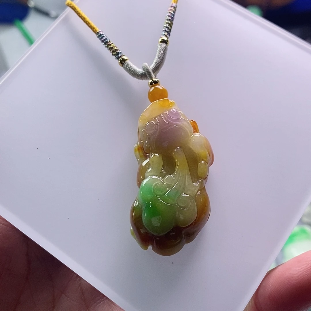 翡翠未镶嵌颈饰翡翠未镶嵌颈饰（赠链）