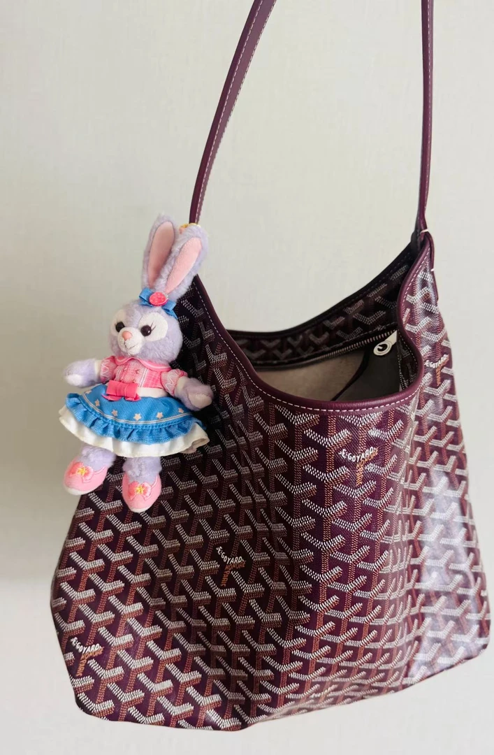 95新 Goyard 展会外场  戈雅安可拉红色老花托特包