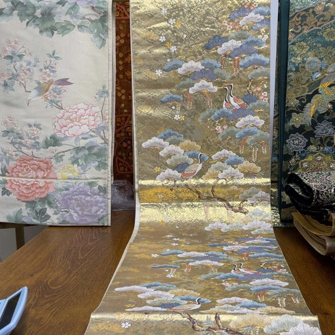 织绣织锦缎。织锦，织锦