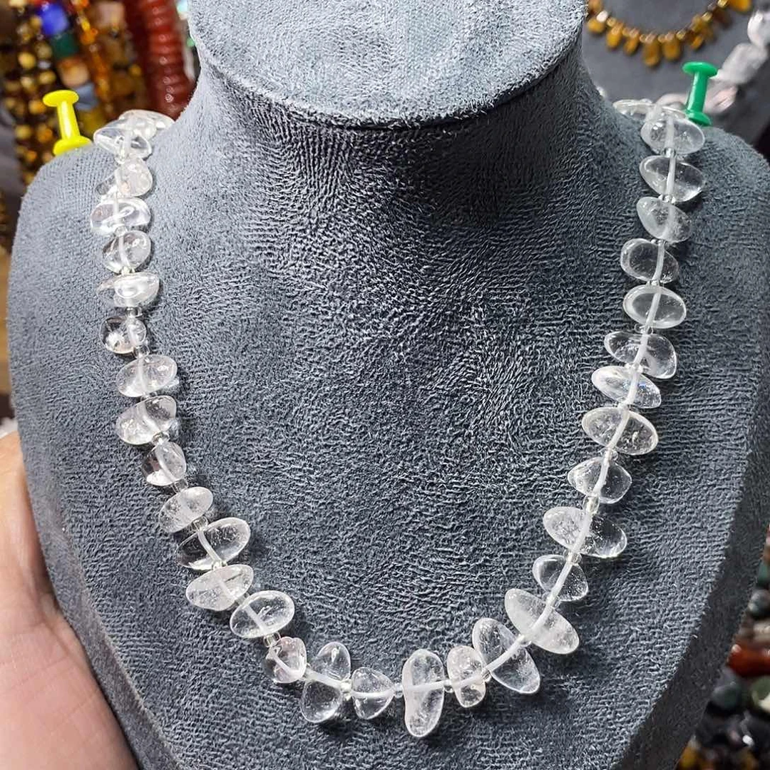 石英质玉未镶嵌，天然白水晶中孔长牙一条，