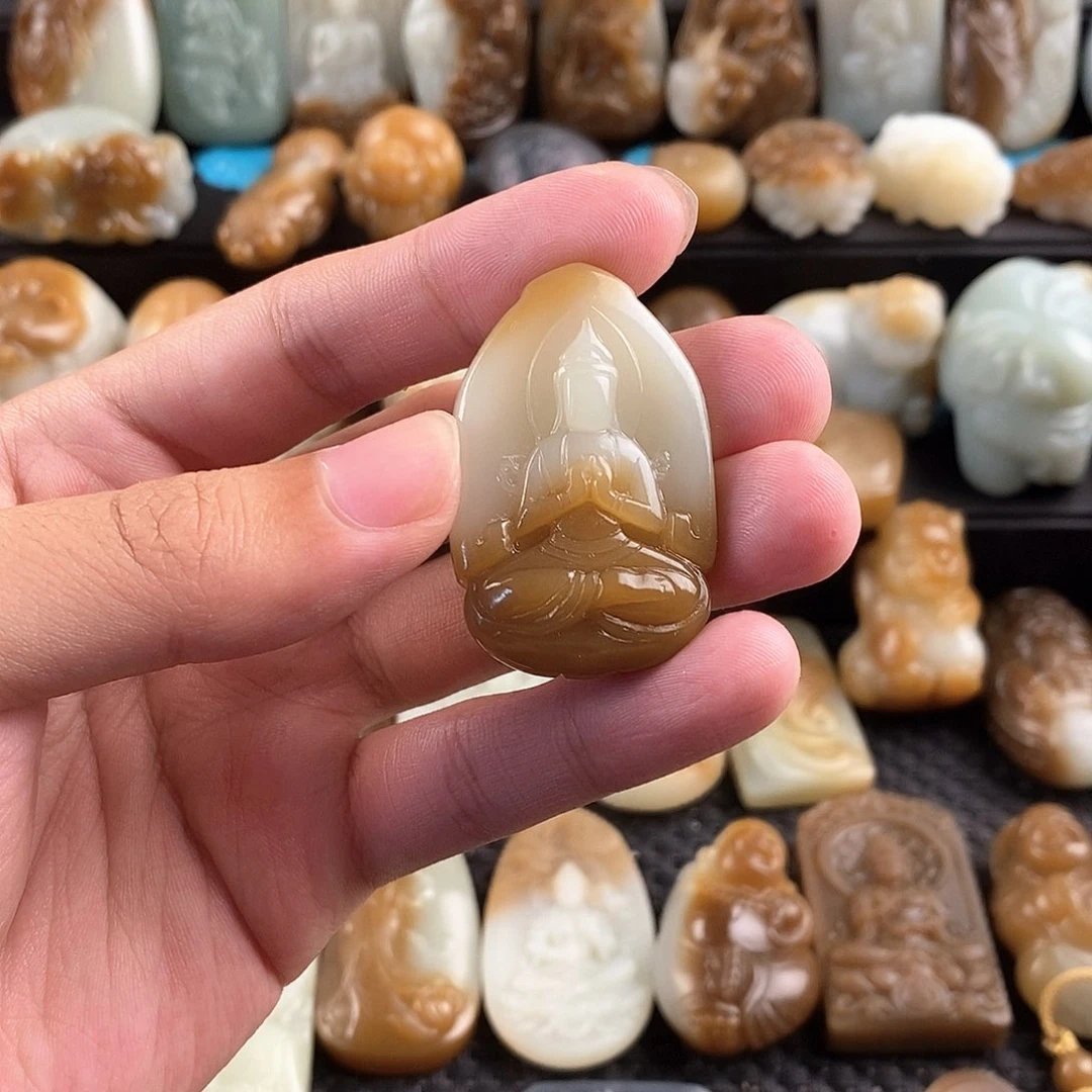 和田玉未镶嵌颈饰小***哭