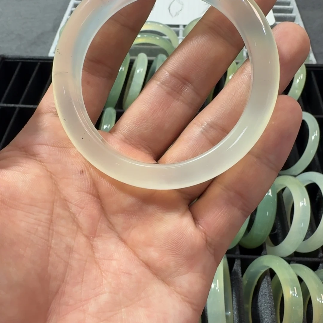 嫑***姕蛇纹石玉未镶嵌手镯