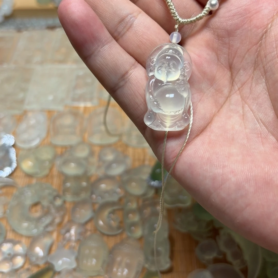温***馨岫玉未镶嵌颈饰吊坠