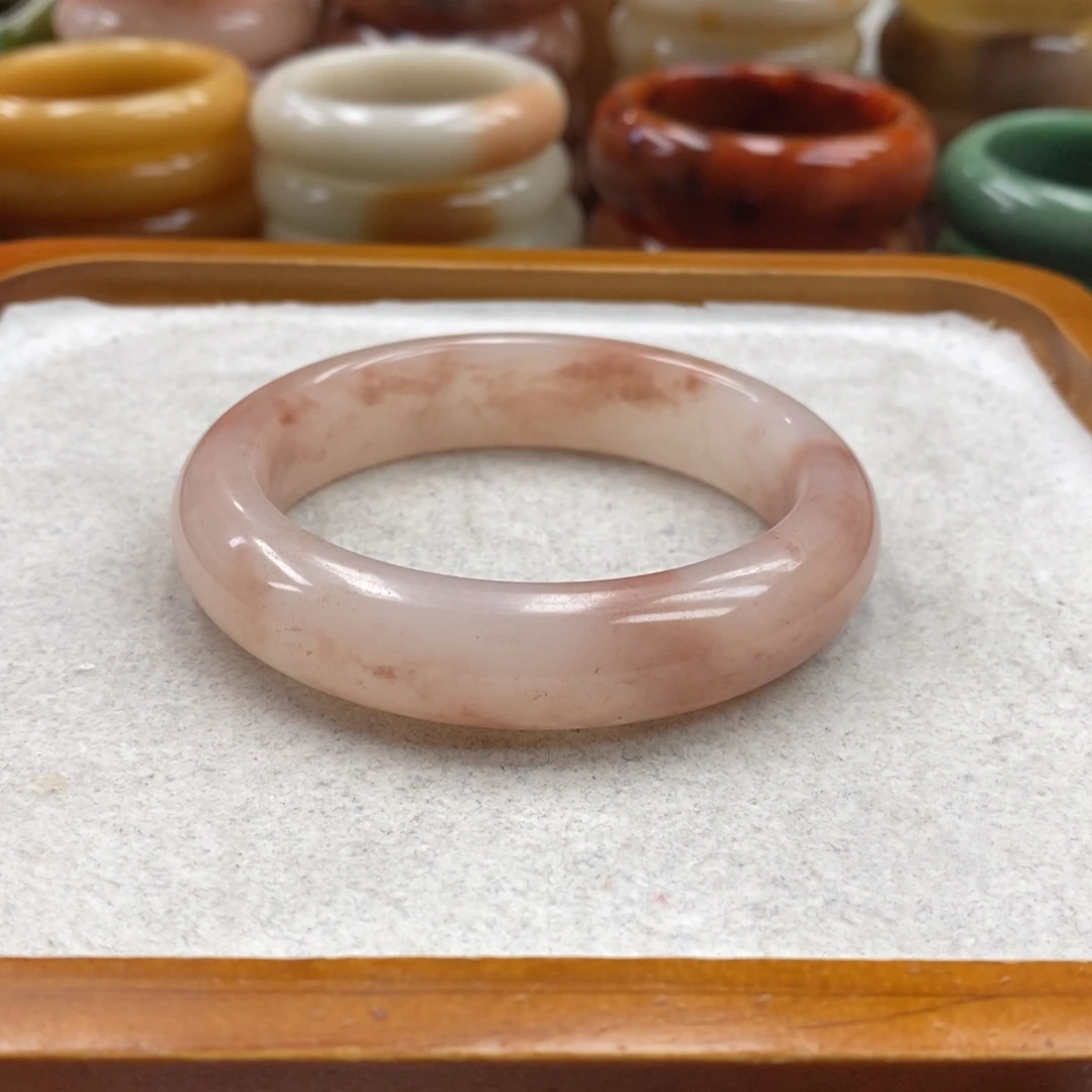 石英岩玉未镶嵌手镯（圆镯）