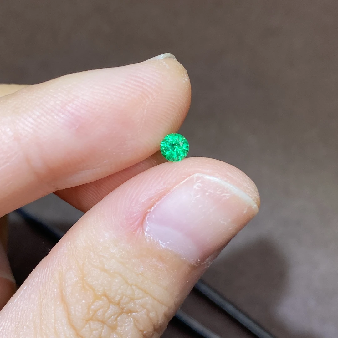 24Z029 微油祖母绿宝石 0.08克拉