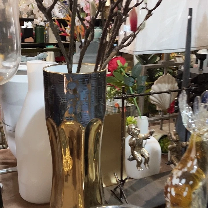 陶瓷花瓶，仿真绿植。