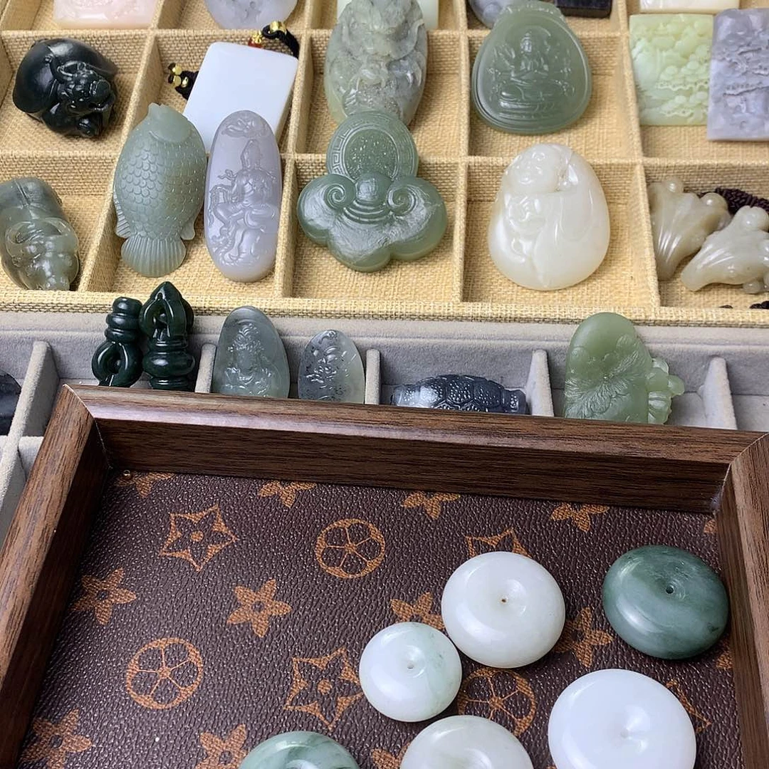 和田玉未镶嵌把件