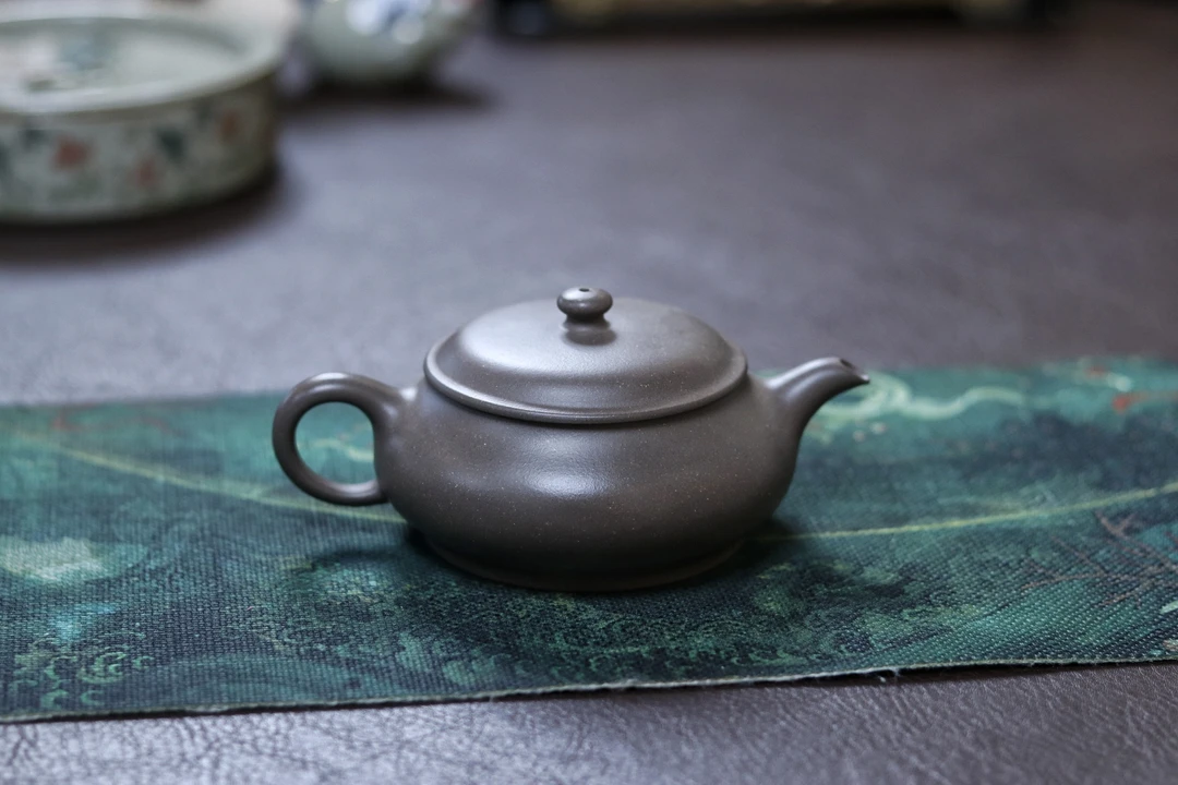 湘林甄选——【明炉壶】  泥料：清灰紫泥   容量：180cc    湘林手作