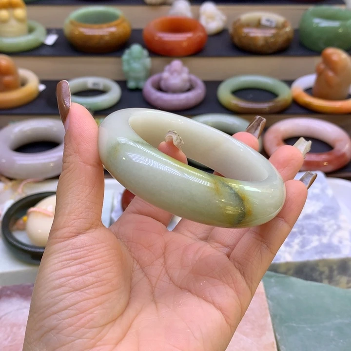 小***子石英岩玉未镶嵌13468975444