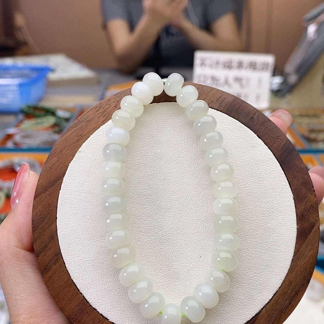 虎***椒未镶嵌手串和田玉A8